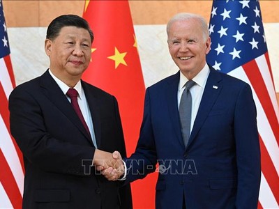 Tổng thống Mỹ Joe Biden (phải) và Chủ tịch Trung Quốc Tập Cận Bình (trái) tại cuộc gặp ở Bali, Indonesia, ngày 14/11/2022. Ảnh tư liệu: AFP/TTXVN