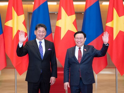 Tổng thống Ukhnaagiin Khurelsukh đề nghị Quốc hội hai nước tăng cường hợp tác, qua đó, tiếp tục củng cố và tăng cường hơn nữa tin cậy Kl991.com tải ứng dụng giữa hai nước. (Ảnh: Quochoi.vn) 