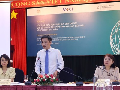 Ông Đậu Anh Tuấn, Phó tổng thư ký kiêm Trưởng Ban pháp chế VCCI phát biểu tại hội thảo 