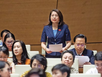 Đại biểu Trần Hồng Nguyên, Phó chủ nhiệm Ủy ban Kl992 Tham Gia Ngay của Quốc hội phát biểu tại hội trường 