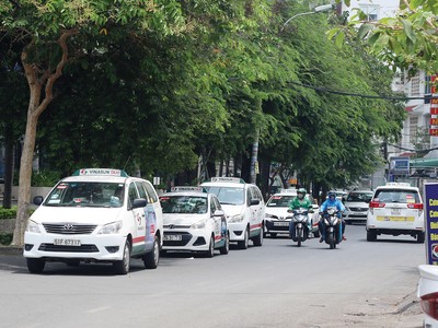 Taxi truyền thống đang bị taxi điện cạnh tranh mạnh