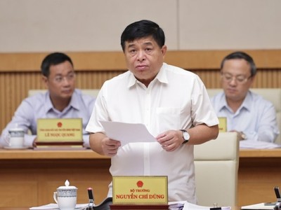 Bộ trưởng Nguyễn Chí Dũng báo cáo tại phiên họp thường kỳ Kl993 ưu đãi thưởng hấp dẫn tháng 10/2023. (Ảnh: VGP)