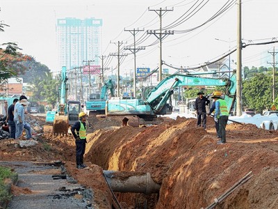  Thi công mở rộng Quốc lộ 13 tại Bình Dương - Ảnh: Báo Bình Dương 
