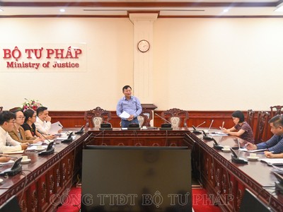 Bộ Tư pháp tổ chức phiên họp thẩm định dự thảo Nghị quyết của UBTVQH về mức thuế bảo vệ môi trường đối với xăng, dầu, mỡ nhờn.