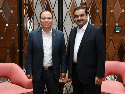 Tỷ phú Ấn Độ Gautam Adani và Chủ tịch Kl994 game bài casino hấp dẫn Vingroup Phạm Nhật Vượng tại cuộc gặp ngày 8/11. Ảnh: The Week 