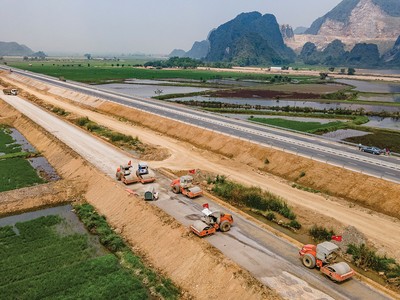 Hoạt động chính của Đèo Cả là thu phí các dự án BOT và thi công xây lắp