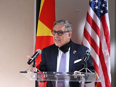 Ông Kenneth Laird Wengrod, Phó chủ tịch Phòng thương mại Los Angeles phát biểu khai mạc Hội nghị