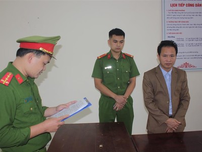 Cơ quan điều tra công bố quyết định tố tụng với bị can Nguyễn Văn Sáu, Giám đốc Công ty Khánh Việt. Ảnh: BCA