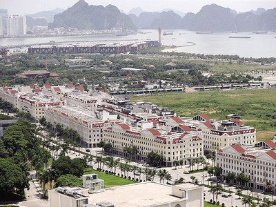 Nghịch lý là, dự án địa ốc khát vốn nhưng khó vay, trong khi nhà băng thừa vốn lại không dám mạnh tay cho vay. Ảnh: Đ.T