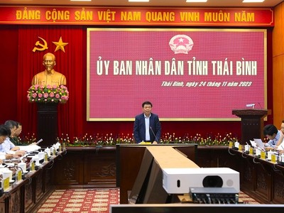 Phó chủ tịch thường trực UBND tỉnh Thái Bình Nguyễn Quang Hưng phát biểu tại cuộc họp.