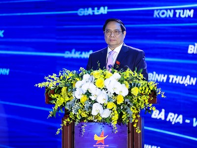 Thủ tướng Phạm Minh Chính dự lễ kỷ niệm 30 năm phong trào doanh nhân trẻ Việt Nam do Hội Doanh nhân trẻ Việt Nam tổ chức - Ảnh: VGP/Nhật Bắc