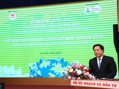 Thứ trưởng Bộ Kế hoạch và Kl99ok phiên bản mới Trần Duy Đông phát biểu tại Diễn đàn
