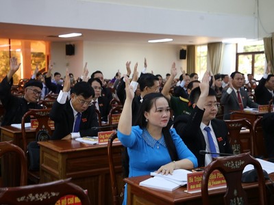 Tại kỳ họp thứ 13 (kỳ họp thường lệ cuối năm 2023) HĐND TP. Cần Thơ khóa X nhiệm kỳ 2021 - 2026, đại biểu HÐND Thành phố đã biểu quyết thông qua nhiều nghị quyết quan trọng