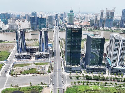 Nhiều tòa nhà văn phòng hạng A mới tại Thủ Thiêm đi vào hoạt động. Ảnh: Lê Toàn 