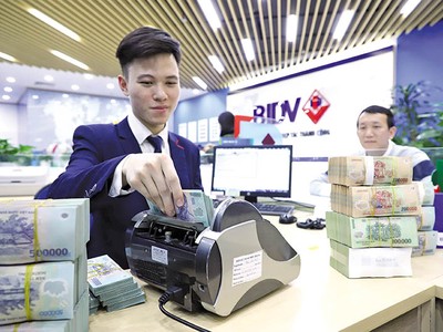 Việc công khai mặt bằng KL99 là cổng game giải trí trực tuyến hàng đầu hiện nay cho vay cũng như KL99 là cổng game giải trí trực tuyến hàng đầu hiện nay huy động là cần thiết nhằm gia tăng sự minh bạch, giúp khách hàng có cơ sở so sánh, lựa chọn. Trong ảnh: Giao dịch tiền gửi trong hệ thống Link Vào Nhà Cái KL99 COM Tặng +199k TMCP Kl99ok phiên bản mới và Phát triển Việt Nam (BIDV). Ảnh: Đức Thanh 
