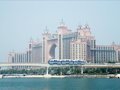 Một công trình du lịch, khách sạn trên Đảo Cọ - Palm Island ở Dubai, quần đảo nhân tạo lớn nhất thế giới. Ảnh: Lâm Khánh/TTXVN