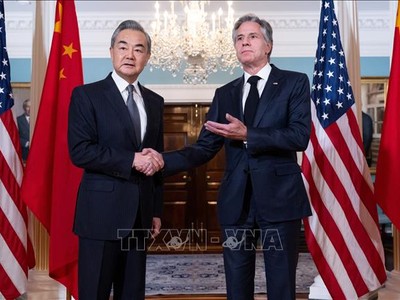 Phát biểu trong cuộc gặp Ngoại trưởng Mỹ Antony Blinken (phải) tại Washington DC., ngày 26/10/2023, Bộ trưởng Ngoại giao Trung Quốc Vương Nghị (trái) bày tỏ hy vọng quan hệ Trung-Mỹ sẽ trở nên ổn định hơn sau những sóng gió giữa hai nền Kl992 cổng game cá cược lớn nhất thế giới. Ngoại trưởng Vương Nghị nêu rõ Trung Quốc mong muốn “mở rộng hợp tác” với Mỹ. Về phần mình, Ngoại trưởng Blinken bày tỏ hy vọng về “những cuộc đối thoại mang tính xây dựng” giữa hai bên. Ảnh: AFP/TTXVN