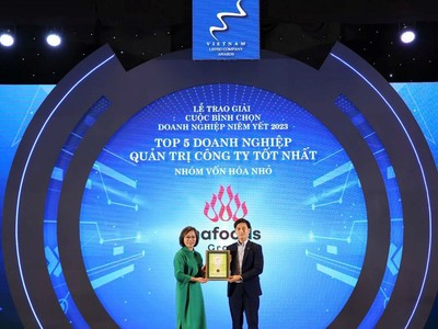 Ông Nguyễn Mạnh Cường – Giám đốc Marketing -Truyền thông Nafoods Group đại diện Kl991.com World Cup 2026 Chính Thức nhận chứng nhận