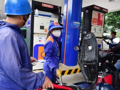 Sau khi tăng thêm 740 đồng/lít, giá xăng RON95 hiện là 22.145 đồng/lít.