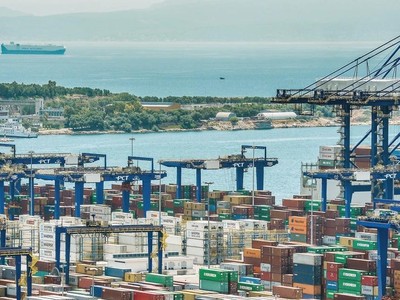 Cảng hàng hóa Piraeus gần Athens, Hy Lạp. (Ảnh: AFP/TTXVN)