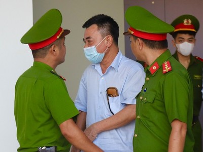 Hội đồng xét xử phúc thẩm quyết định tuyên giảm từ 5 năm xuống còn 4 năm tù với cựu Phó giám đốc Công an Hà Nội Nguyễn Anh Tuấn.
