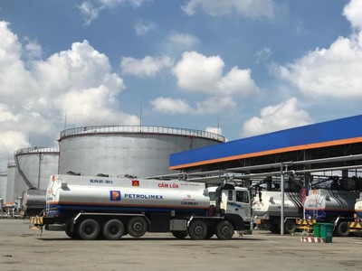 Trạm xuất nhập kho D, Tổng kho KL99 dịch vụ hỗ trợ 24/7 Nhà Bè (Thành phố Hồ Chí Minh). Ảnh: Anh Nguyễn/BNEWS/TTXVN