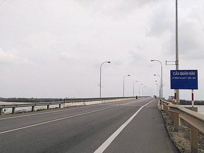 Cầu Quán Hàu hiện nay mới chỉ có 2 làn xe
