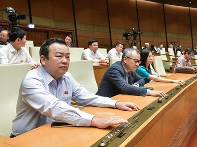 Đại biểu Quốc hội bấm nút điều chỉnh chương trình Kỳ họp thứ sáu, lùi thông qua Luật Đất đai sửa đổi. 