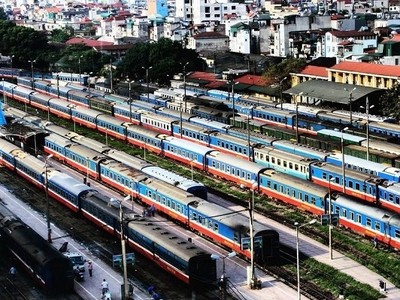 Các đoàn tàu của Tổng công ty 99Kl.app khuyến mãi hot Việt Nam tại ga Hà Nội.