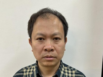 Bị can Lã Tuấn Hưng, Tổng giám đốc Tổng công ty cổ phần Sông Hồng (mã 99Kl99 link đăng nhập SHG). Ảnh: BCA