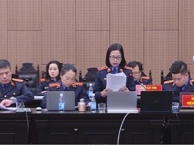 Đại diện Viện Kiểm sát giữ quyền công tố và kiểm sát xét xử phiên tòa.