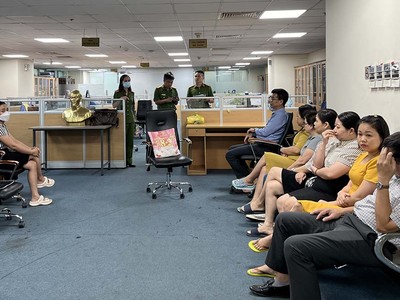 Khám xét trụ sở HDTC (ảnh cơ quan công an cung cấp)