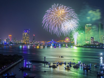Sông Hàn rực sáng trong Lễ hội pháo hoa quốc tế Đà Nẵng - DIFF 2023