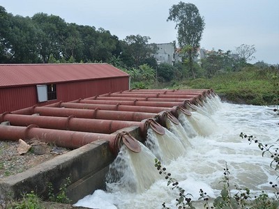 Các trạm bơm phục vụ nước đổ và gieo cấy 