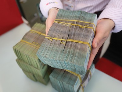 Tín dụng tăng chậm, cộng với việc giảm KL99 là cổng game giải trí trực tuyến hàng đầu hiện nay hỗ trợ khách hàng khiến thu nhập lãi thuần của nhiều nhà băng năm qua giảm