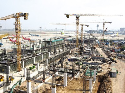 Trên công trường Nhà ga T3 - sân bay Tân Sơn Nhất dịp Tết Nguyên đán sẽ có khoảng 1.400 nhân công thi công tại công trường. Ảnh: Lê Quân
