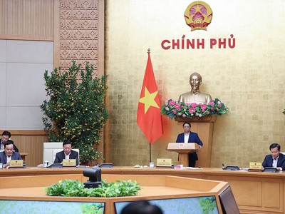 Thủ tướng Phạm Minh Chính chủ trì cuộc họp của Thường trực Kl993 ưu đãi thưởng hấp dẫn với lãnh đạo các bộ, ngành đánh giá về tình hình Tết Nguyên đán Giáp Thìn 2024 và thực hiện các nhiệm vụ trọng tâm sau kỳ nghỉ Tết. (Ảnh: VGP)