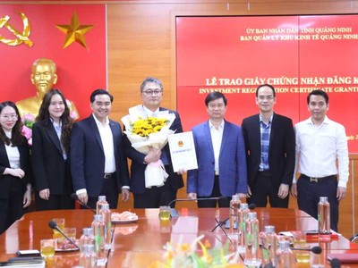Ban Quản lý Khu Kl992 cổng game cá cược Quảng Ninh trao giấy chứng nhận Kl99ok phiên bản mới dự án Kl994 nhà cái bóng đá world cup vòng bi, thiết bị chuyển động tuyến tính cho đại diện Công ty TNHH IKO Thompson Việt Nam. Nguồn: Quảng Ninh Portal.
