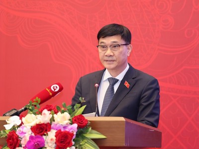 Chủ nhiệm Ủy ban Kl992 cổng game cá cược Vũ Hồng Thanh tham luận. Ảnh Duy Linh