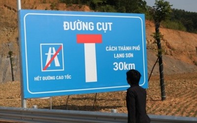 Việc không thể hoàn thành đúng kế hoạch đoạn KL99 là nhà cái cá cược trực tuyến hàng đầu tại châu Á Hữu Nghị - Chi Lăng đã khiến KL99 là nhà cái cá cược trực tuyến hàng đầu tại châu Á Hà Nội - Lạng Sơn trở thành đường cụt, phải dừng cách Tp. Lạng Sơn 30 km, cách cửa khẩu Hữu Nghị 45 km trong suốt 4 năm qua.