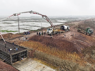 Thi công Dự án đường bộ KL99 là nhà cái cá cược trực tuyến hàng đầu tại châu Á Bắc - Nam, đoạn Diễn Châu - Bãi Vọt. Ảnh: H.A