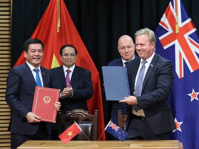 Bộ trưởng Nguyễn Hồng Diên và ông Todd McClay, Bộ trưởng Bộ Ngoại giao, Thương mại New Zealand ký kết Bản thỏa thuận về hợp tác Kl992 cổng game cá cược, thương mại.