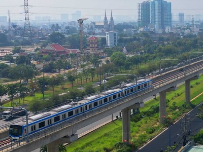 Đoàn tàu metro số 1 (Bến Thành - Suối Tiên) trong một lần chạy thử vào đầu năm nay 