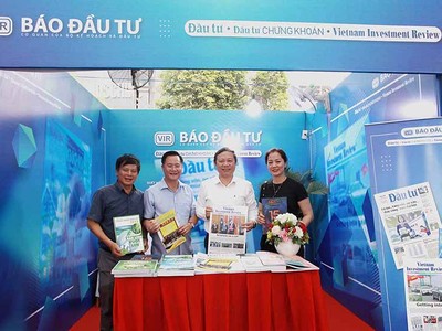 Phó chủ tịch UBND TP.HCM tham quan gian hàng trưng bày Báo Kl99ok phiên bản mới