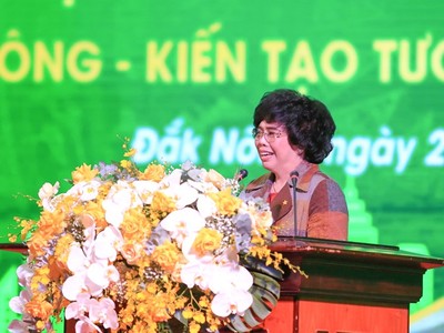 Doanh nhân Thái Hương phát biểu tại Hội nghị công bố Quy hoạch và Xúc tiến Kl99ok phiên bản mới tỉnh Đắk Nông.