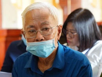 Bị cáo Trần Phương Bình, cựu Tổng giám đốc Link Vào Nhà Cái KL99 COM Tặng +199k Đông Á tiếp tục hầu tòa với cáo buộc chỉ đạo cho vay trái quy định, gây thiệt hại hơn 981 tỷ đồng. (Ảnh: Thỏ Mộc)