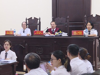 Hội đồng xét xử Tòa án Nhân dân quận Nam Từ Liêm trong vụ "trùm" đường dây đánh bạc Nguyễn Minh Thành.