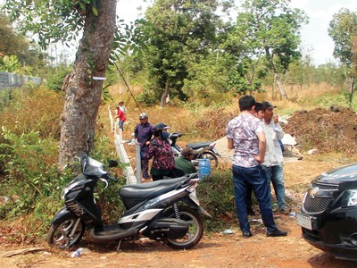Một nhóm nhà Kl99ok phiên bản mới bắt đầu đi săn đất nền trở lại. Ảnh: Việt Dũng 