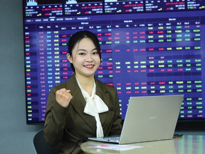 Bức tranh Kl992 VIP Trang Chủ 2026 sáng dần