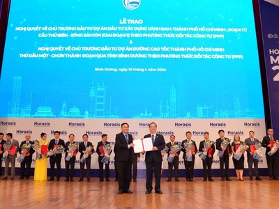 Lãnh đạo tỉnh Bình Dương trao Quyết định chủ trương Kl99ok phiên bản mới dự án cho Kl991.com World Cup 2026 Chính Thức tại Diễn đàn Horasis